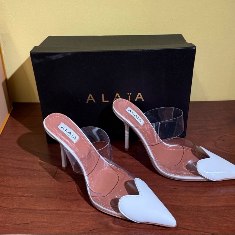 AlAIA Heart Mules in Patent Calfskin Size 7